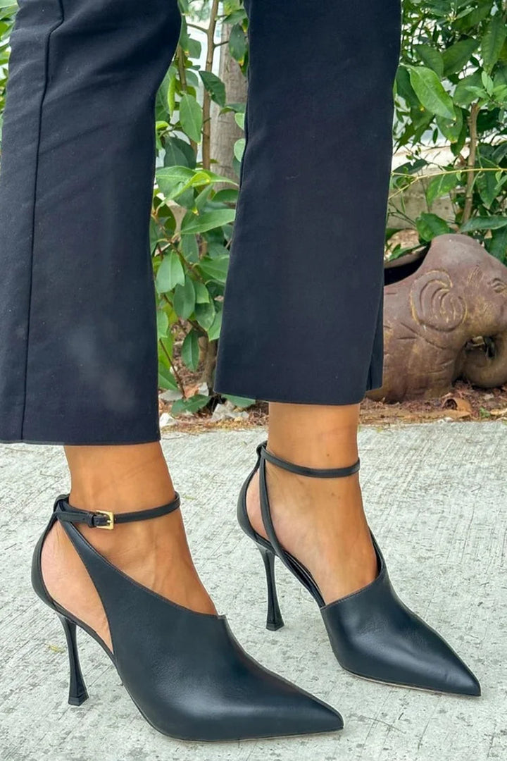 POINTED TOE HEEL WITH ANKLE STRAP