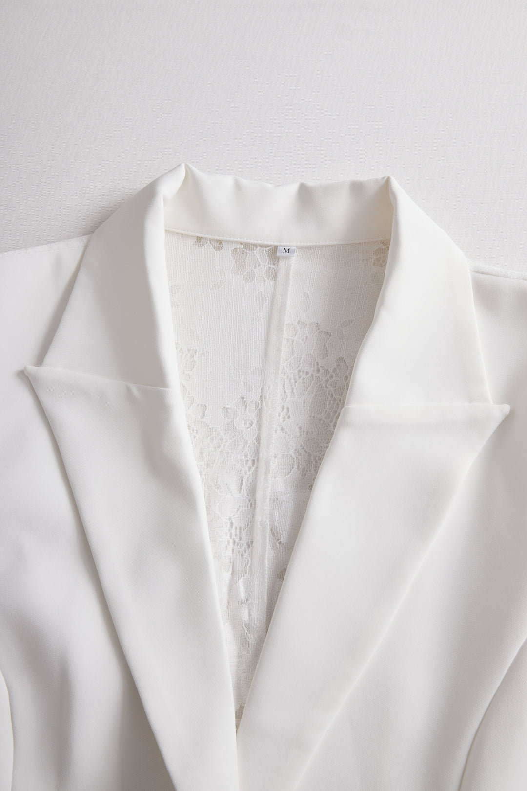 Elegant White Lace-Backed Blazer with Structured Silhouette